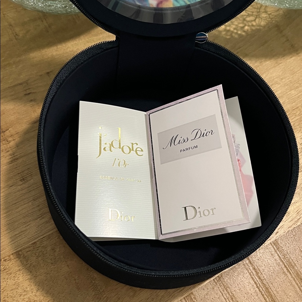 VANITY DIOR BLACK ZIPPERED CASE WITH MIRROR & 2 COMPLIMENTARY SAMPLE PARFUM-NIB - Picture 6 of 7